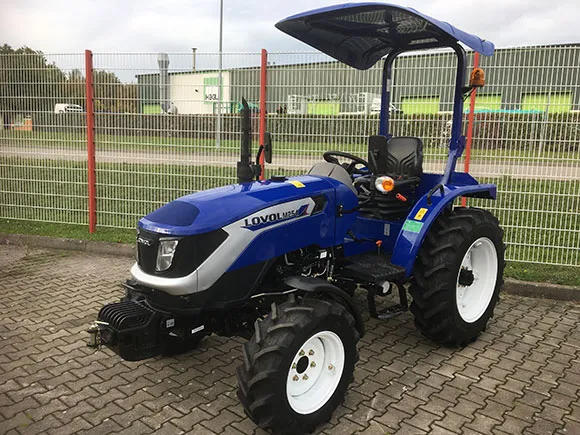 Lovol Traktor Modell M254 Stage V mit Bügel – Seitenansicht von links, Sicherheitsbügel, Frontgewichte