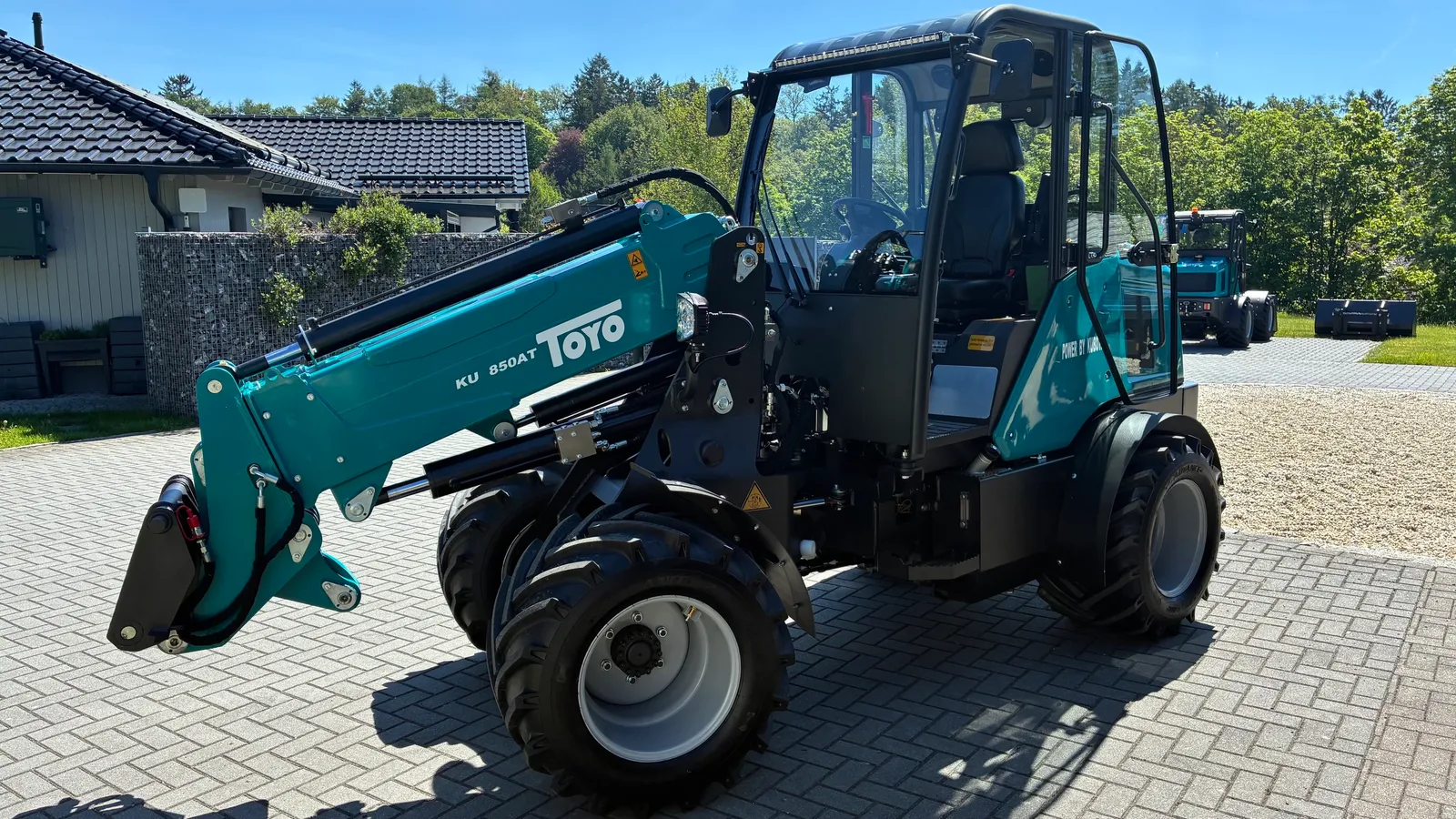Teleskoplader TOYO 850AT Teleskop mit Kabine – Seitenansicht links, Kabine mit Teleskopausleger